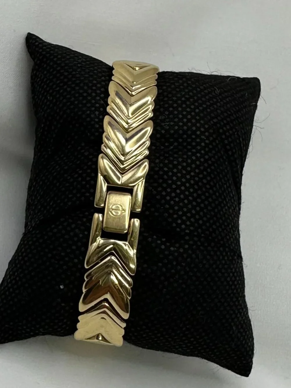VTG Elgin Diamond Quartz Gold-Tone Watch.  Fresh Battery
